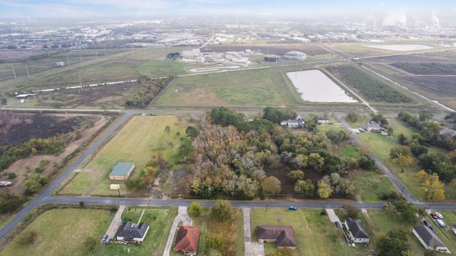 232 N Pecan Drive, Texas City, TX 77591