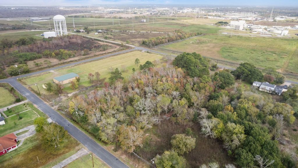 232 N Pecan Drive, Texas City, TX 77591