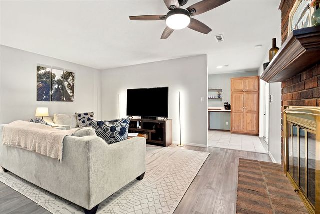 3042 N Malinda Drive, Fayetteville, AR 72703