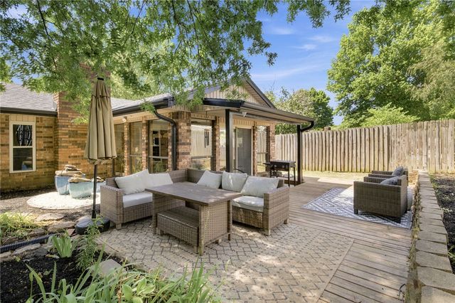 3042 N Malinda Drive, Fayetteville, AR 72703