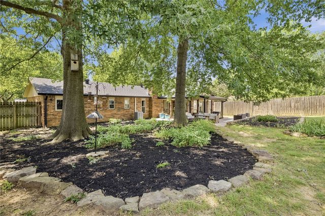 3042 N Malinda Drive, Fayetteville, AR 72703