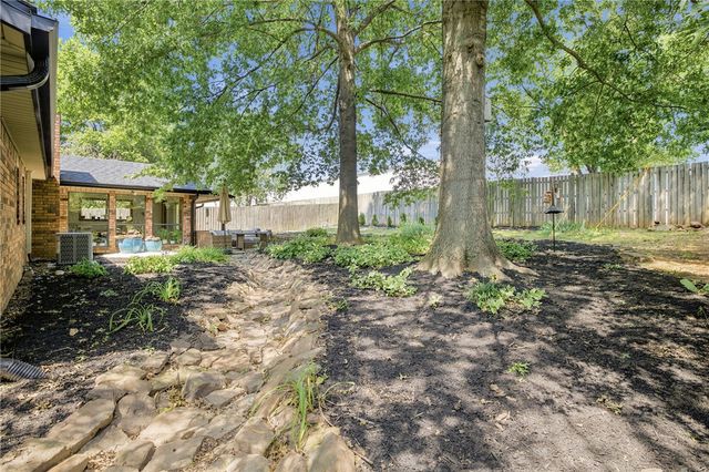 3042 N Malinda Drive, Fayetteville, AR 72703