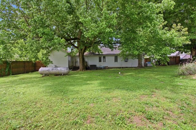306 N Main St, Cornersville, TN 37047