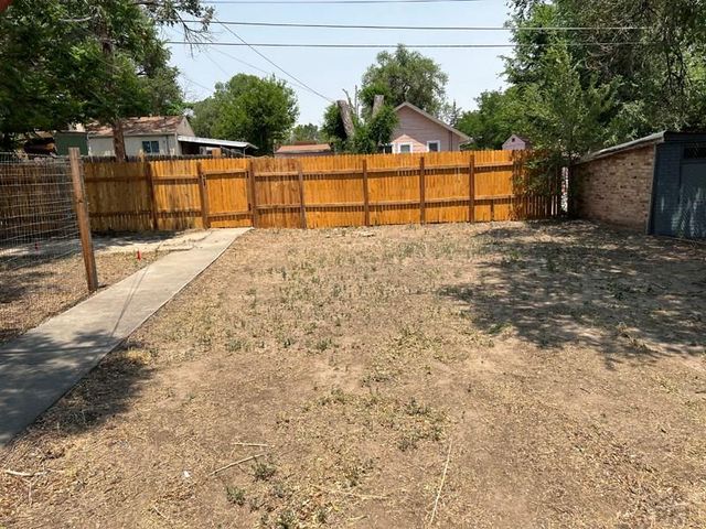 1421 E 12th St, Pueblo, CO 81001