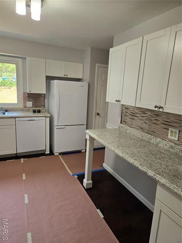 1145 Mackinac Drive, Creve Coeur, MO 63146