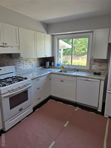 1145 Mackinac Drive, Creve Coeur, MO 63146