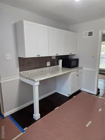 1145 Mackinac Drive, Creve Coeur, MO 63146