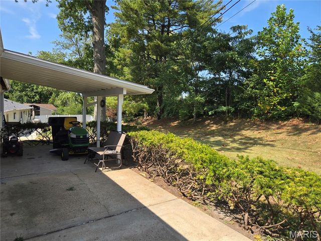 1145 Mackinac Drive, Creve Coeur, MO 63146