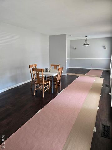 1145 Mackinac Drive, Creve Coeur, MO 63146