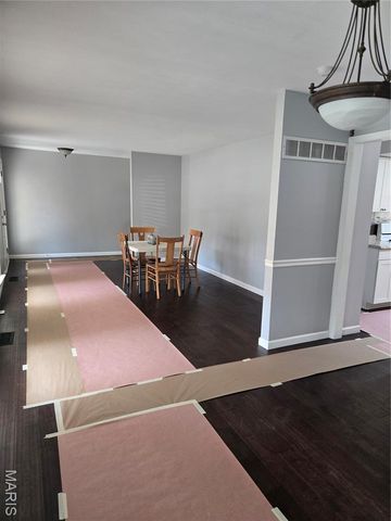 1145 Mackinac Drive, Creve Coeur, MO 63146