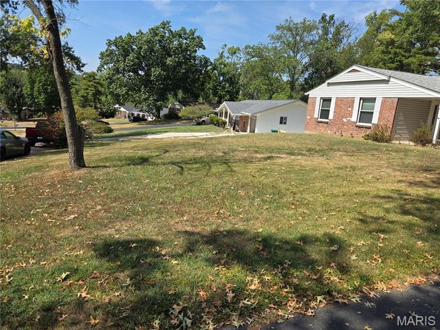 1145 Mackinac Drive, Creve Coeur, MO 63146