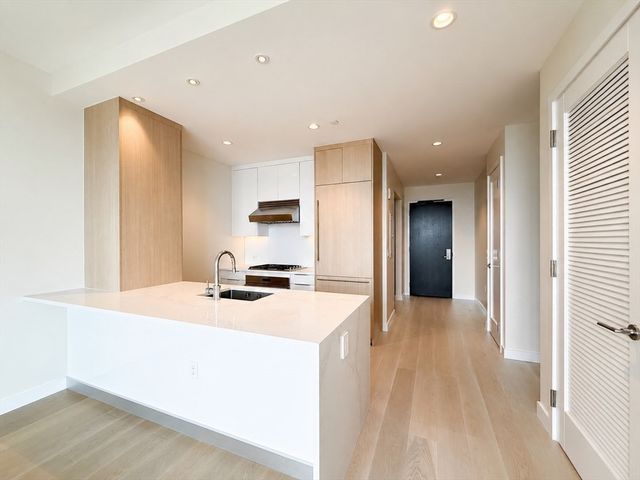 188 Brookline Ave 26H, Boston, MA 02215