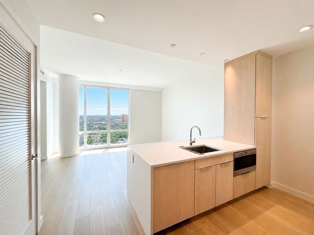188 Brookline Ave 26H, Boston, MA 02215