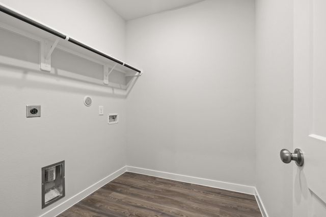 755 Woodhaven Lakes Drive, La Marque, TX 77568