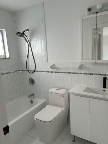 3165 SW 26th St 2, Miami, FL 33133