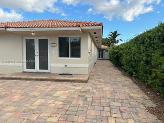 3165 SW 26th St 2, Miami, FL 33133