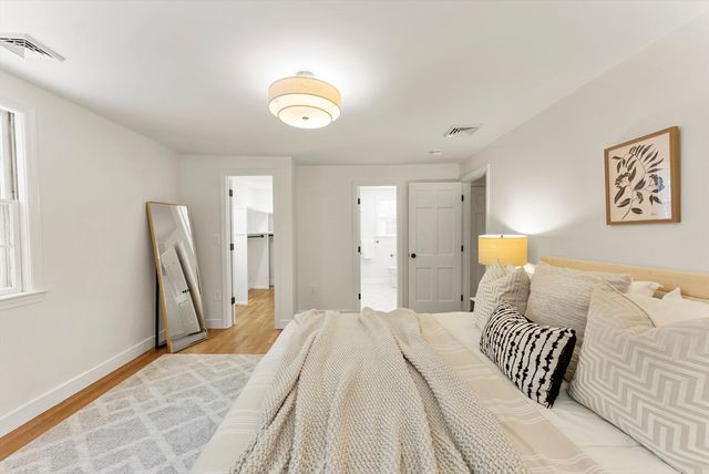 33 Oak Hill Rd, Wayland, MA 01778