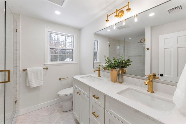 33 Oak Hill Rd, Wayland, MA 01778