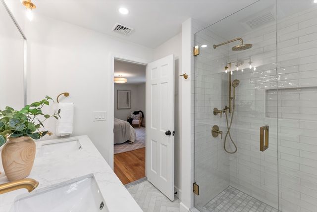 33 Oak Hill Rd, Wayland, MA 01778