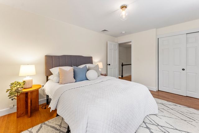 33 Oak Hill Rd, Wayland, MA 01778