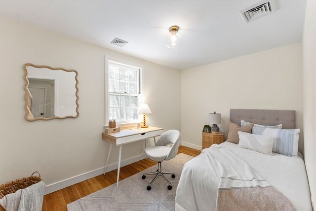 33 Oak Hill Rd, Wayland, MA 01778