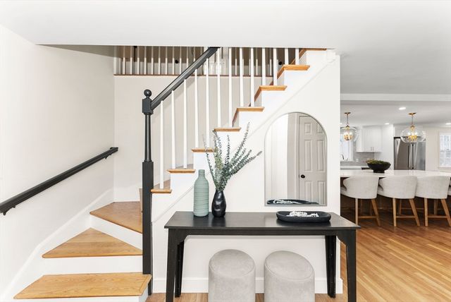 33 Oak Hill Rd, Wayland, MA 01778