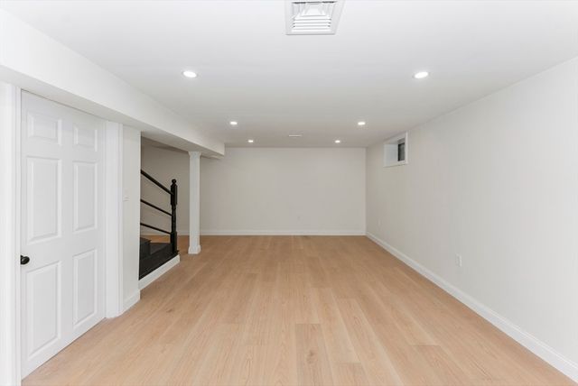 33 Oak Hill Rd, Wayland, MA 01778