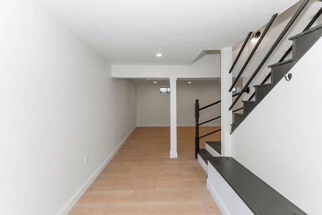 33 Oak Hill Rd, Wayland, MA 01778