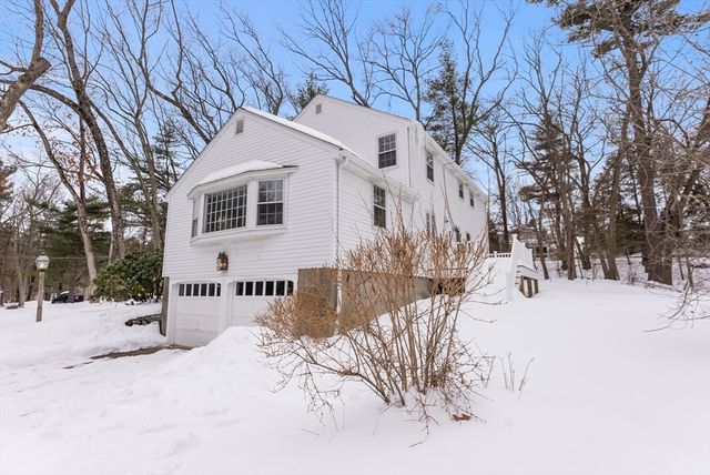 33 Oak Hill Rd, Wayland, MA 01778