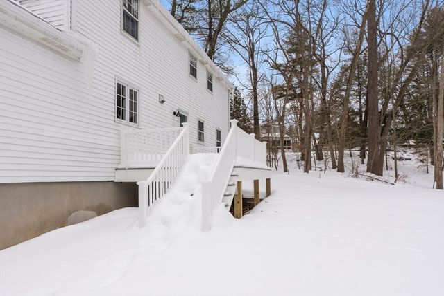33 Oak Hill Rd, Wayland, MA 01778