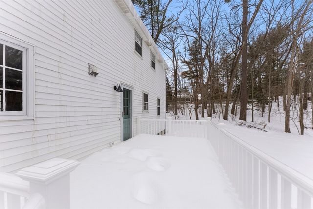 33 Oak Hill Rd, Wayland, MA 01778
