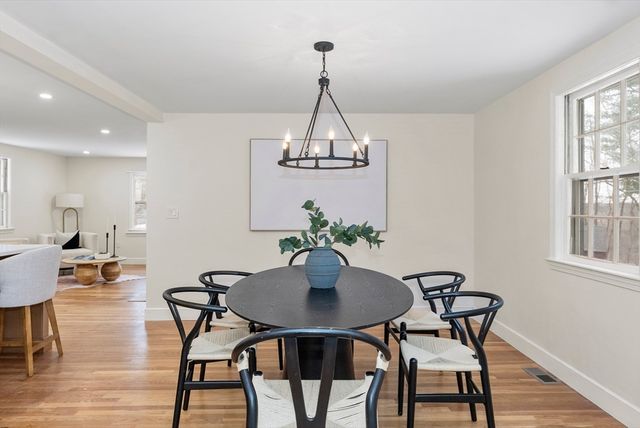 33 Oak Hill Rd, Wayland, MA 01778