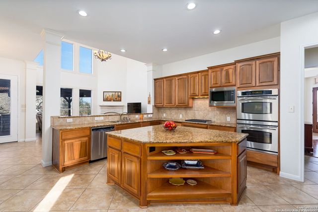 27611 Autumn Ter, Boerne, TX 78006