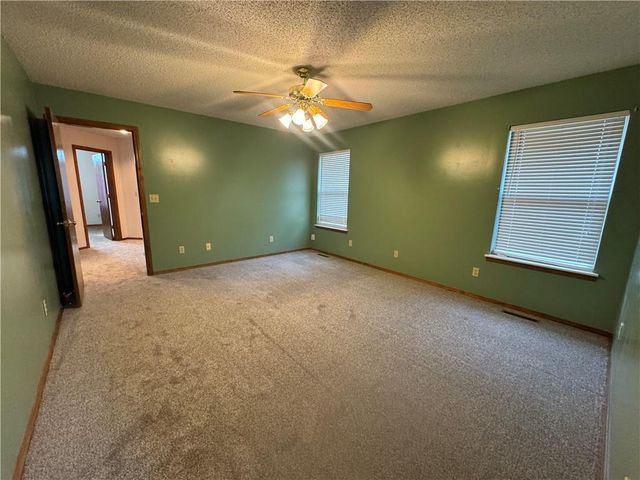 623 Windsor Circle, Pittsburg, KS 66762