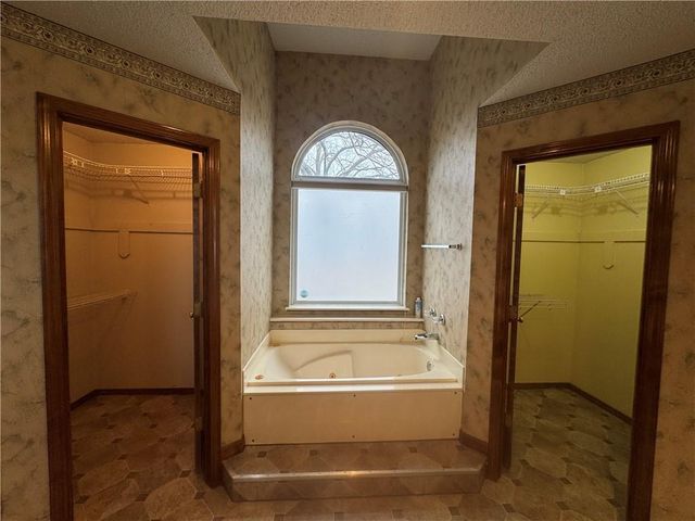 623 Windsor Circle, Pittsburg, KS 66762