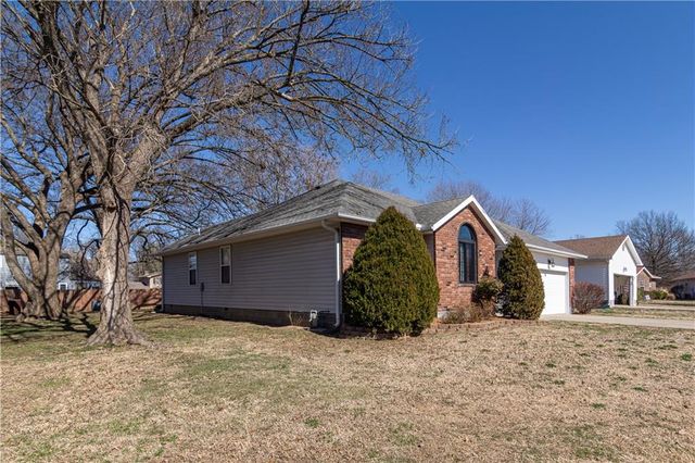 623 Windsor Circle, Pittsburg, KS 66762