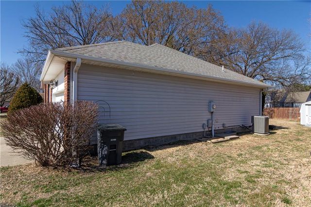 623 Windsor Circle, Pittsburg, KS 66762