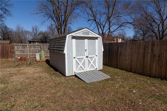 623 Windsor Circle, Pittsburg, KS 66762