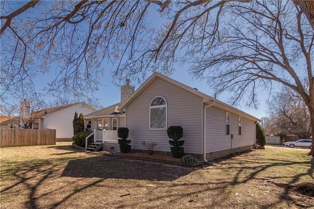 623 Windsor Circle, Pittsburg, KS 66762
