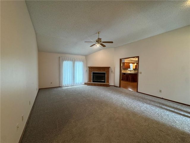 623 Windsor Circle, Pittsburg, KS 66762