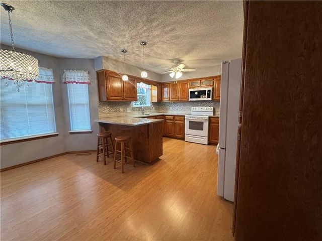 623 Windsor Circle, Pittsburg, KS 66762