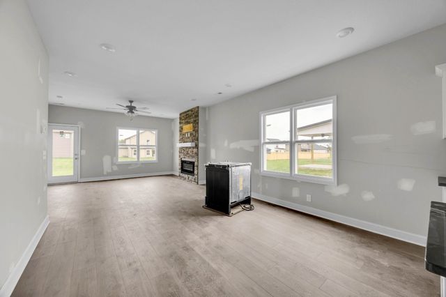 195 Leitrim Dr, Clarksville, TN 37042