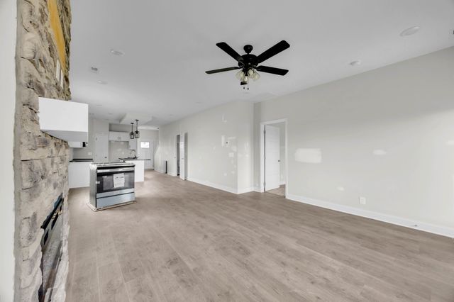 195 Leitrim Dr, Clarksville, TN 37042