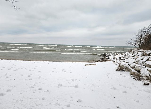 14th Avenue, South Haven, MI 49090