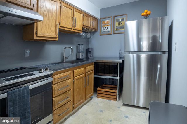 F20 AVON DR, East Windsor, NJ 08520