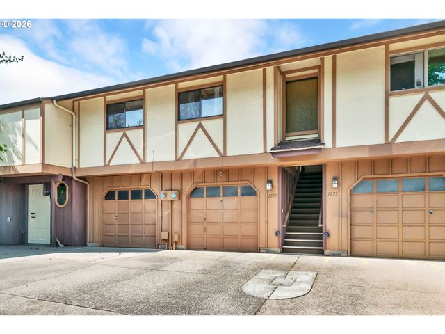1255 CITY VIEW St, Eugene, OR 97402