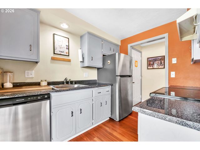 1255 CITY VIEW St, Eugene, OR 97402