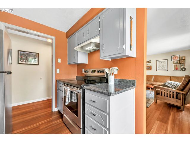 1255 CITY VIEW St, Eugene, OR 97402