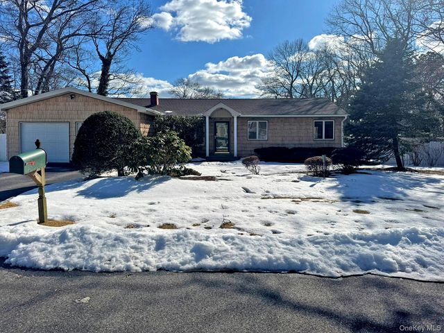 16 Hempstead Street, Holtsville, NY 11742