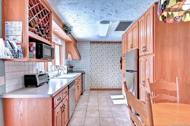 16 Hempstead Street, Holtsville, NY 11742